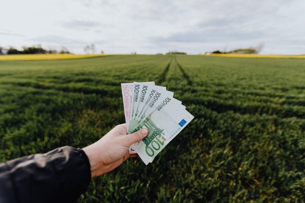 Comment toucher 100 % de son salaire en arrêt maladie : conditions et solutions